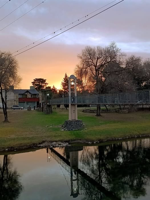 UN RIO, EL PUENTE Y UN CANDADO